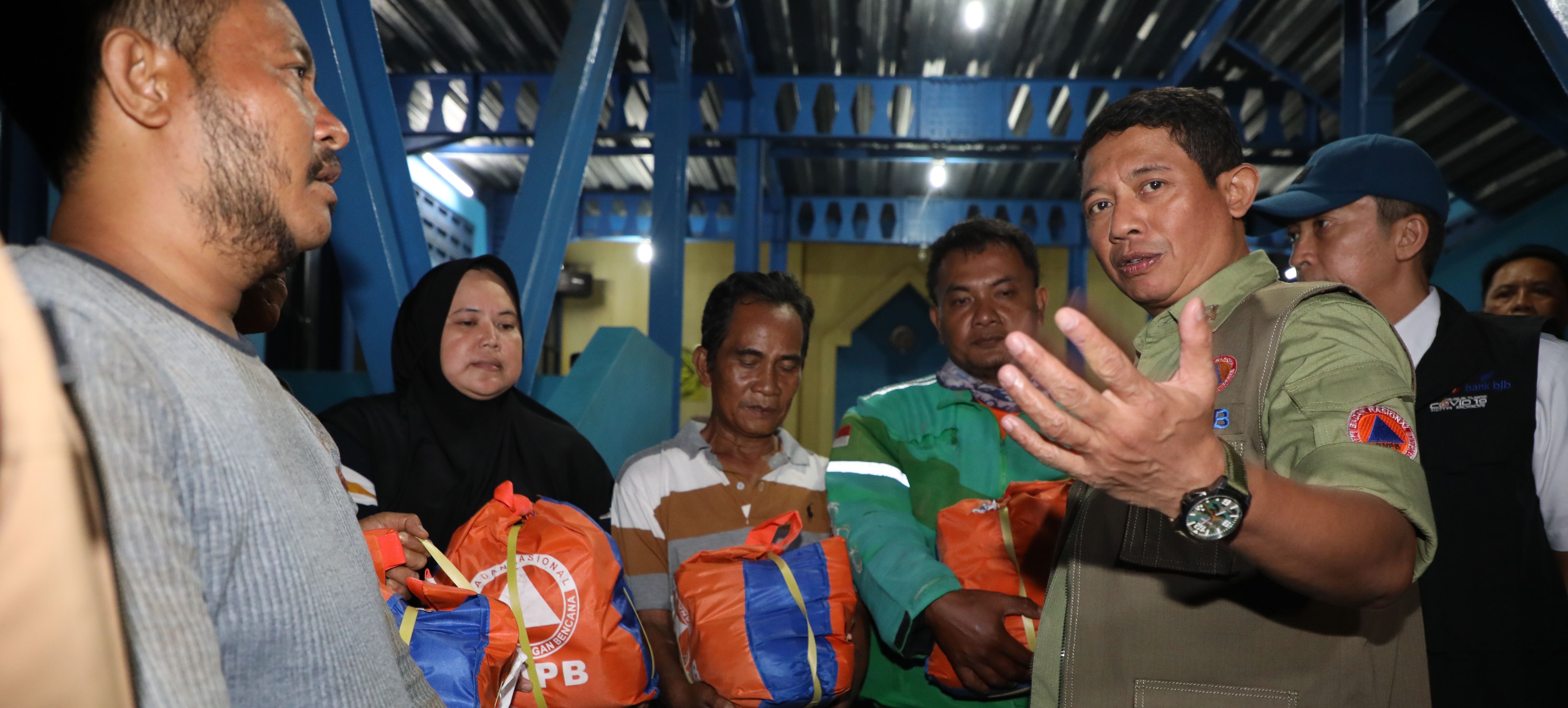 Tinjau Lokasi Tanah Longsor di Bogor, Kepala BNPB Serahkan DSP 500 Juta dan Akan Relokasi Warga